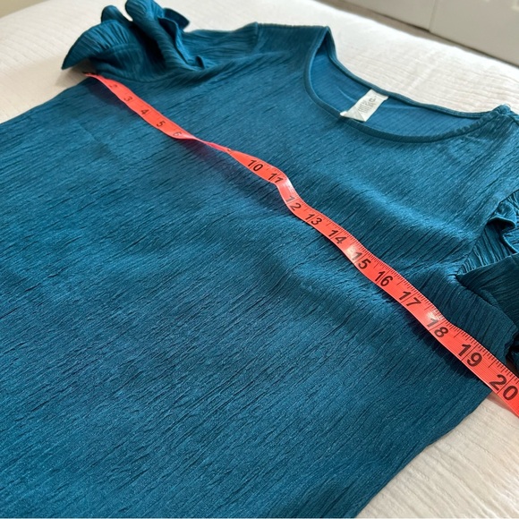 Short sleeve casual dressy top with ruffle sleeve Large - Picture 7 of 7